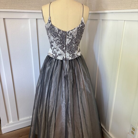 Jessica McClintock Formal Dress - Picture 2 of 4
